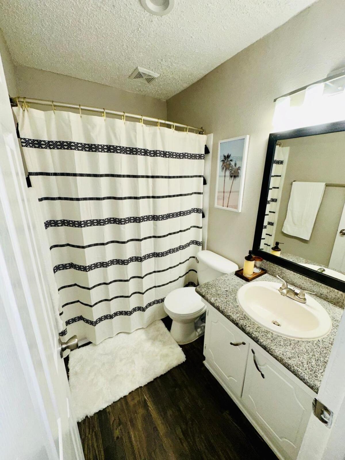 New 2 Bedroom Near Galleria * Houston